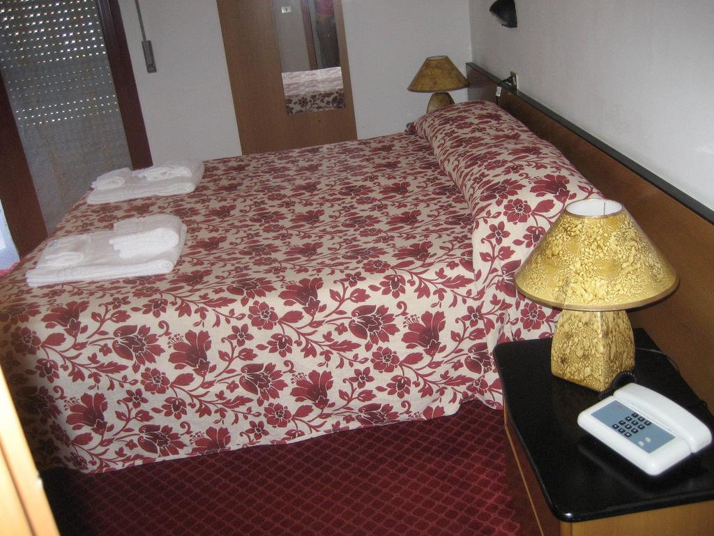 Niagara Hotel Rimini Esterno foto